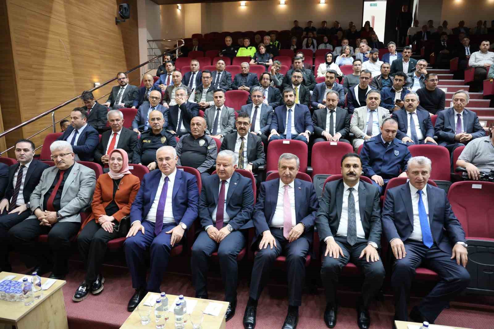 Kamu Başdenet&ccedil;isi Akarca: "Kurumumuz, halkın &uuml;cretsiz avukatlığını yapıyor"
