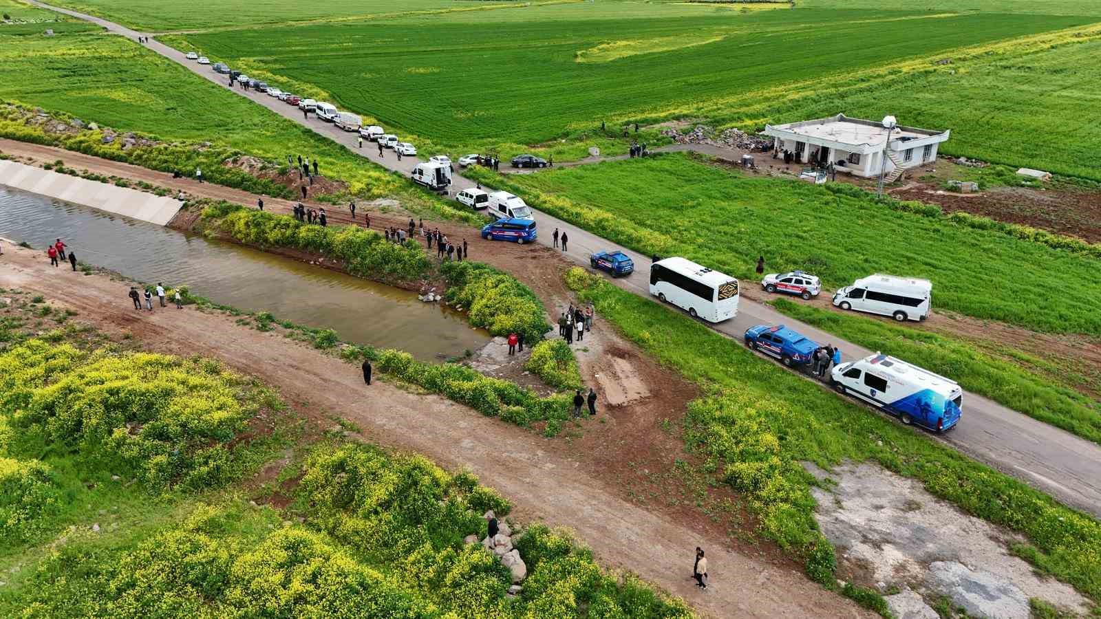 Kayıp kız &ccedil;ocuğu ile ilgili sevindirici haber: Evlerinin 3 kilometre uzağında uyurken bulundu
