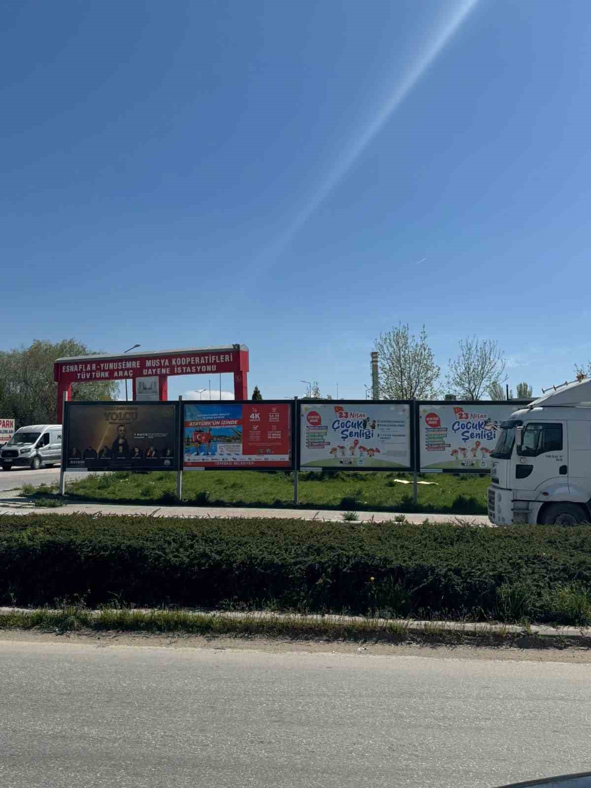 Başkan Tun&ccedil;&rsquo;tan B&uuml;y&uuml;kşehir&rsquo;e &rsquo;billboard&rsquo; tepkisi: "Bu zararı kim karşılayacak?"
