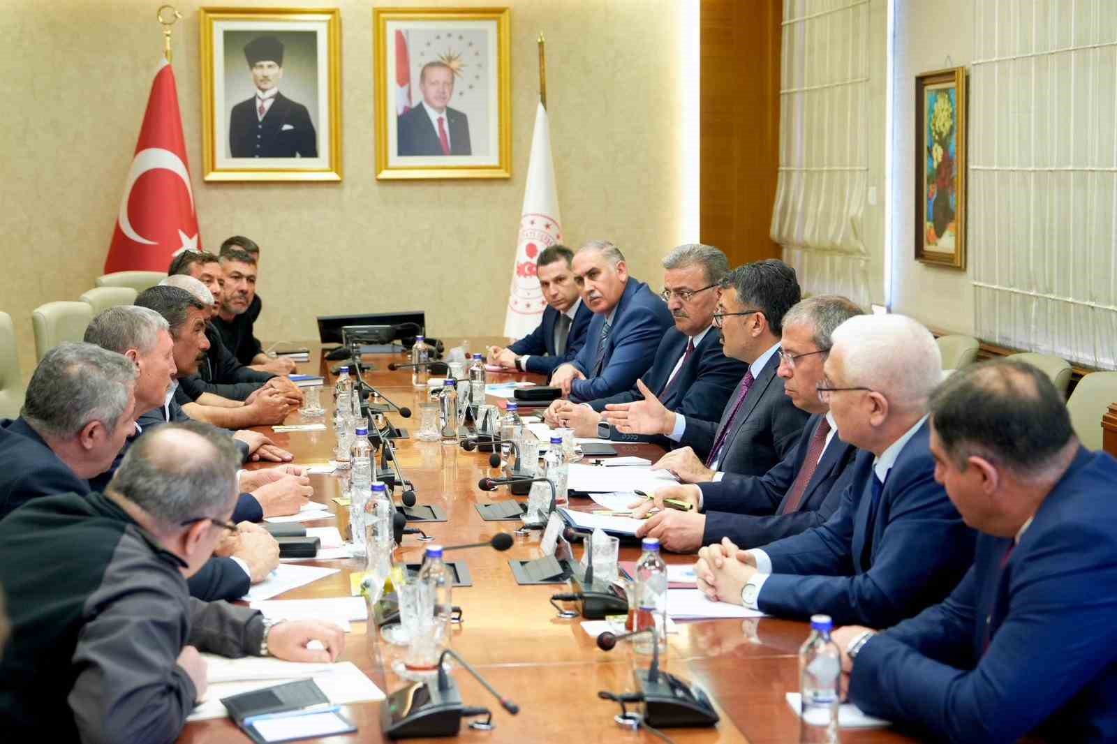 İ&ccedil;işleri Bakanlığı: "Maden iş&ccedil;ilerinin eylemlerini değerlendirmek amacıyla, iş&ccedil;i ve işveren tarafları arasında g&ouml;r&uuml;şme ger&ccedil;ekleştirilmektedir"
