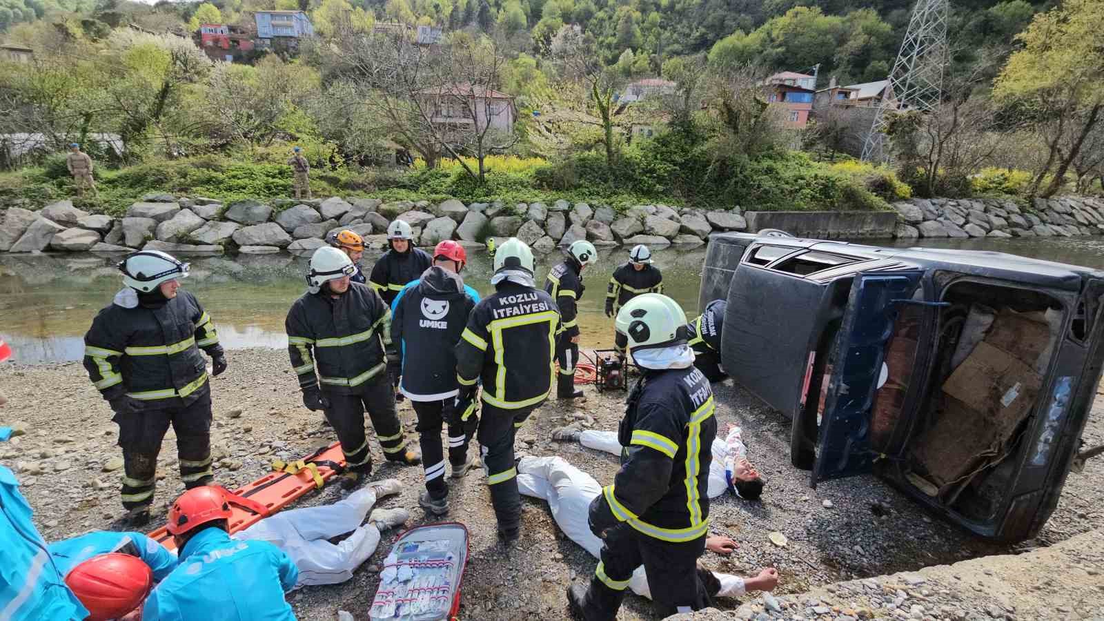 Zonguldak’taki sel ve taşkın tatbikatı gerçeğini aratmadı