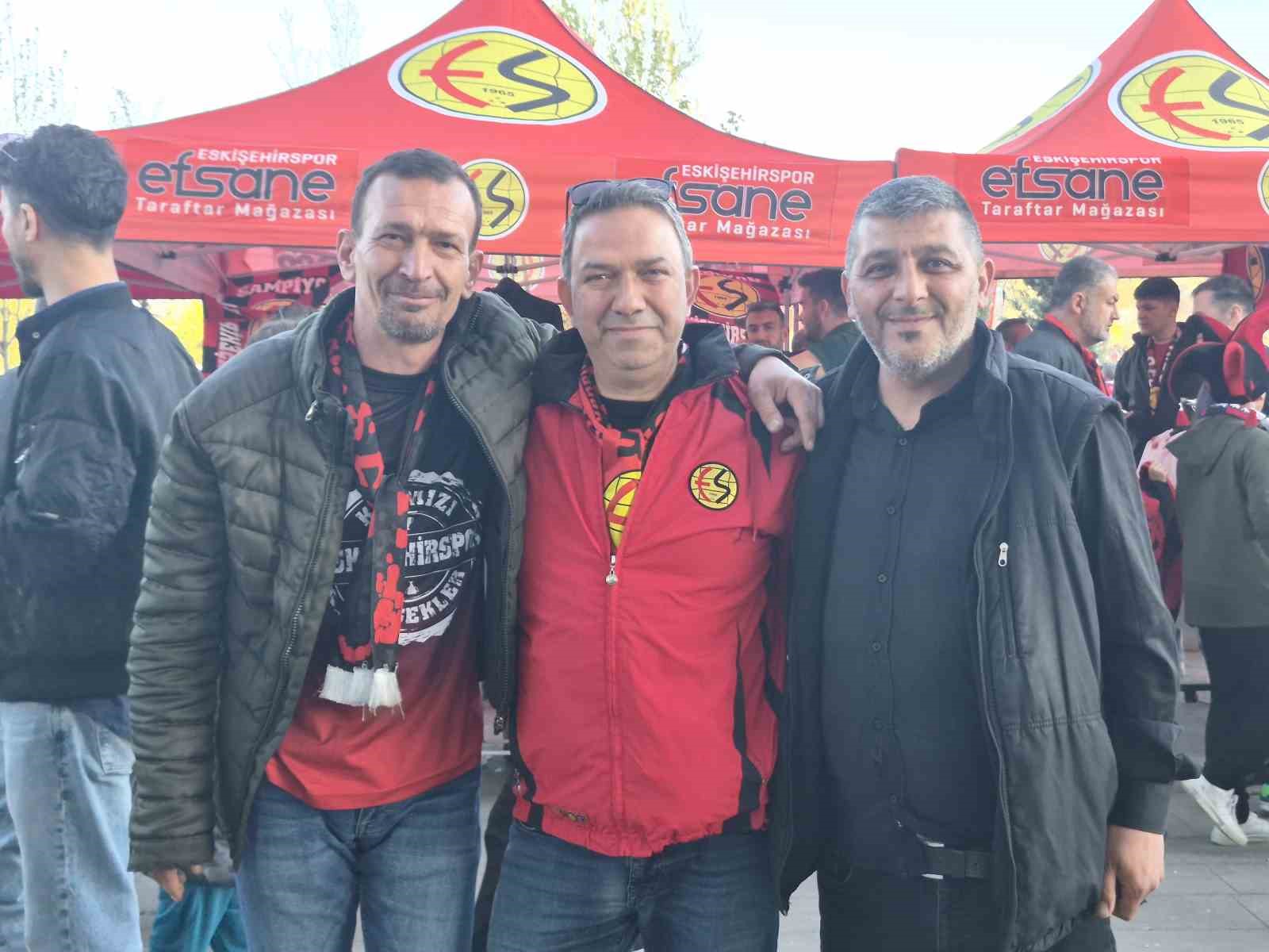 Eskişehirspor taraftarı Balıkesirspor ma&ccedil;ı i&ccedil;in heyecanlı
