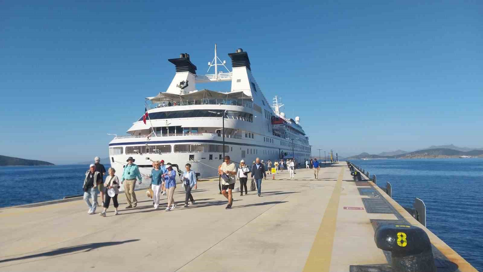 Bodrum’a 274 yolcusuyla geldi