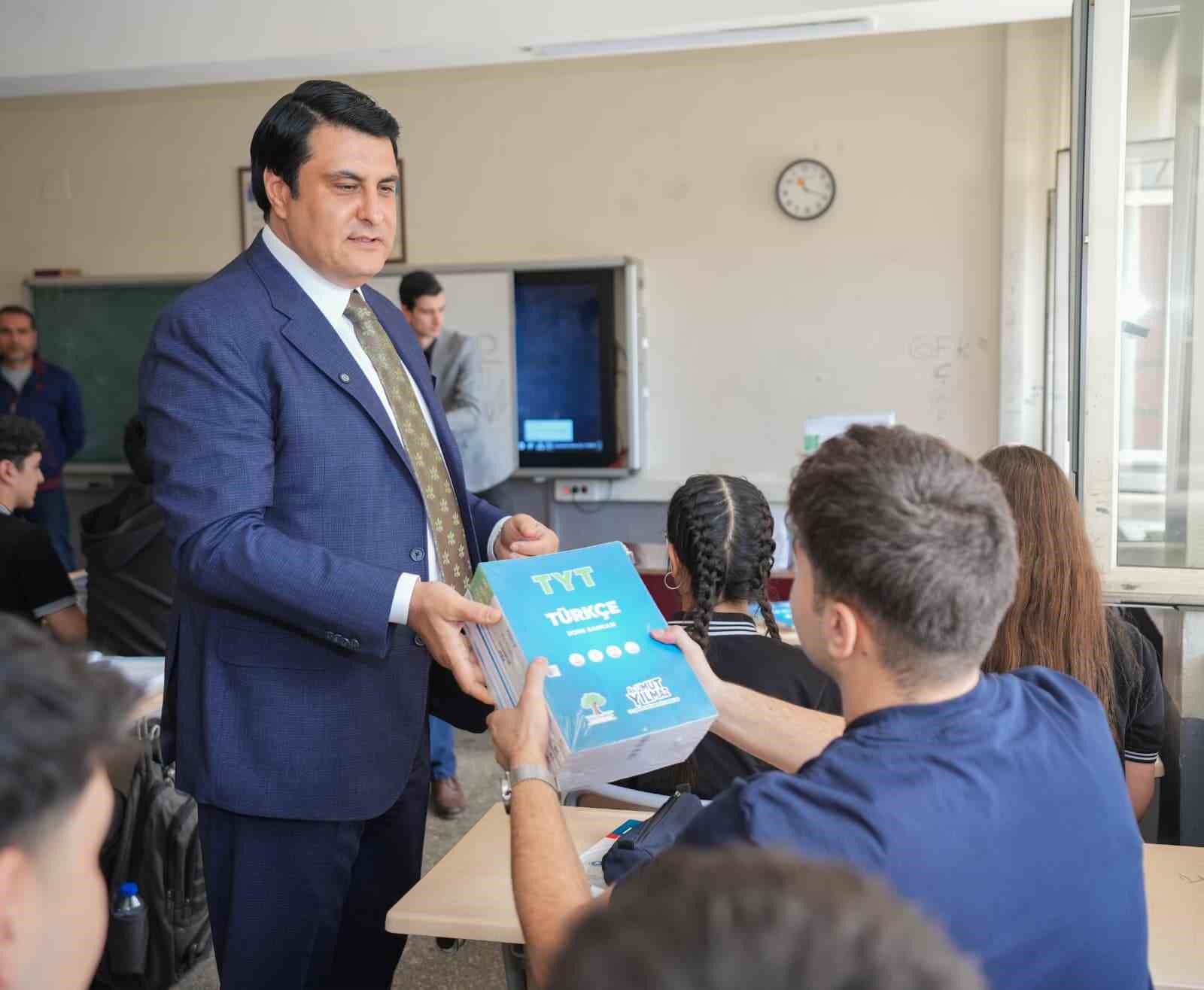 Yılmaz&rsquo;dan &uuml;niversite adaylarına destek
