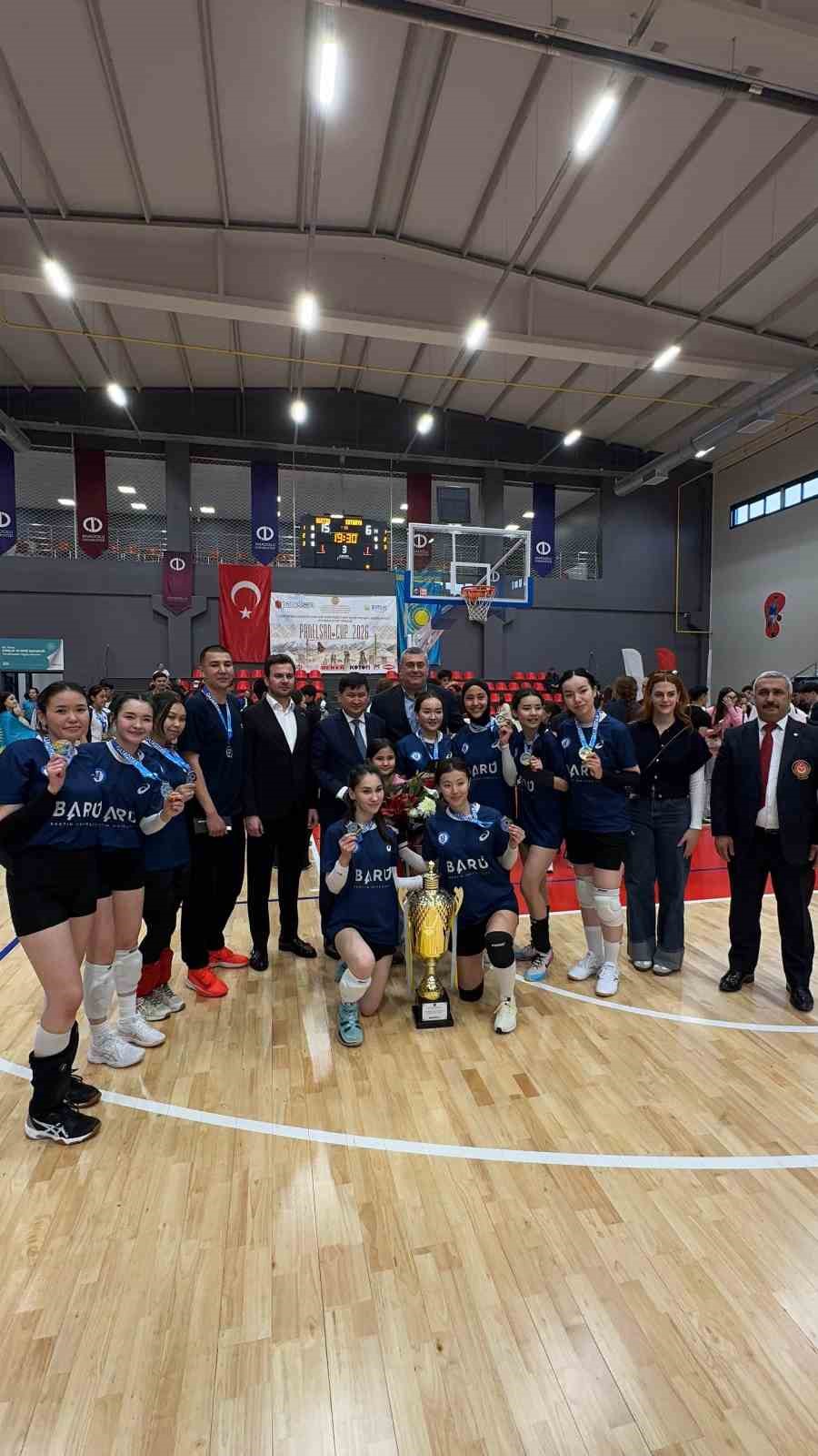 Voleybol turnuvasında Kazakistanlı öğrenciler şampiyon oldu.