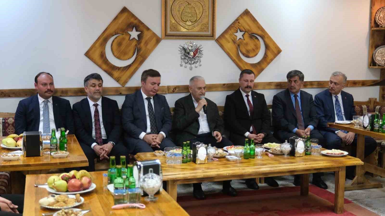 Erzincan&rsquo;da Yıldırım gen&ccedil;lerle bir araya geldi
