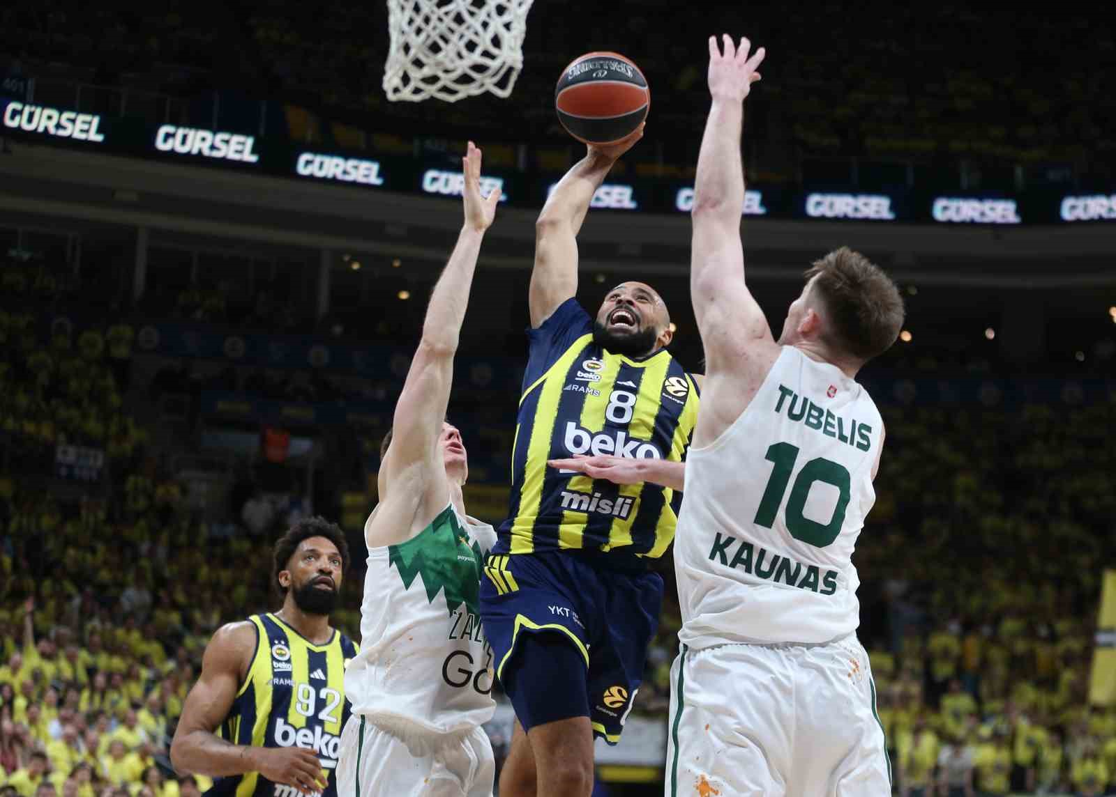 Fenerbah&ccedil;e, Euroleague play-off serisinde 1-0 &ouml;ne ge&ccedil;ti
