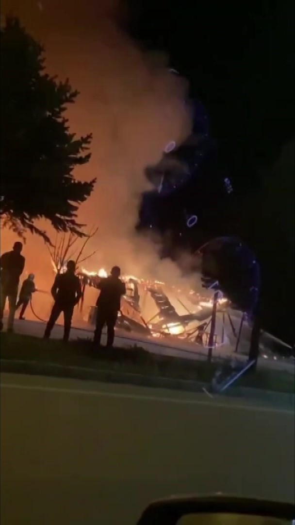 Amasya&rsquo;da manav tezgahı alev topuna d&ouml;nd&uuml;
