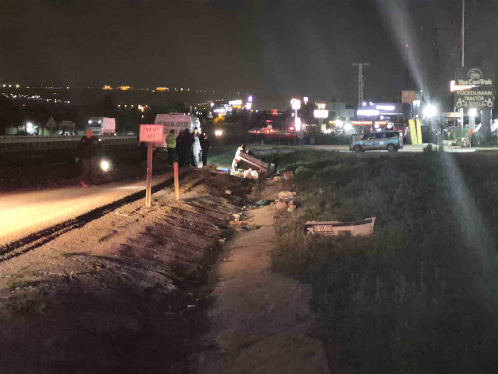 Ankara&rsquo;da kontrol&uuml; kaybeden ara&ccedil; takla attı: 1 &ouml;l&uuml;, 2 yaralı
