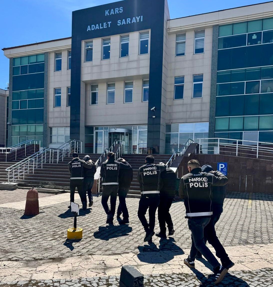 Kars&rsquo;ta narkotik darbesi: "Torbacı" ağına operasyon, 4 tutuklama
