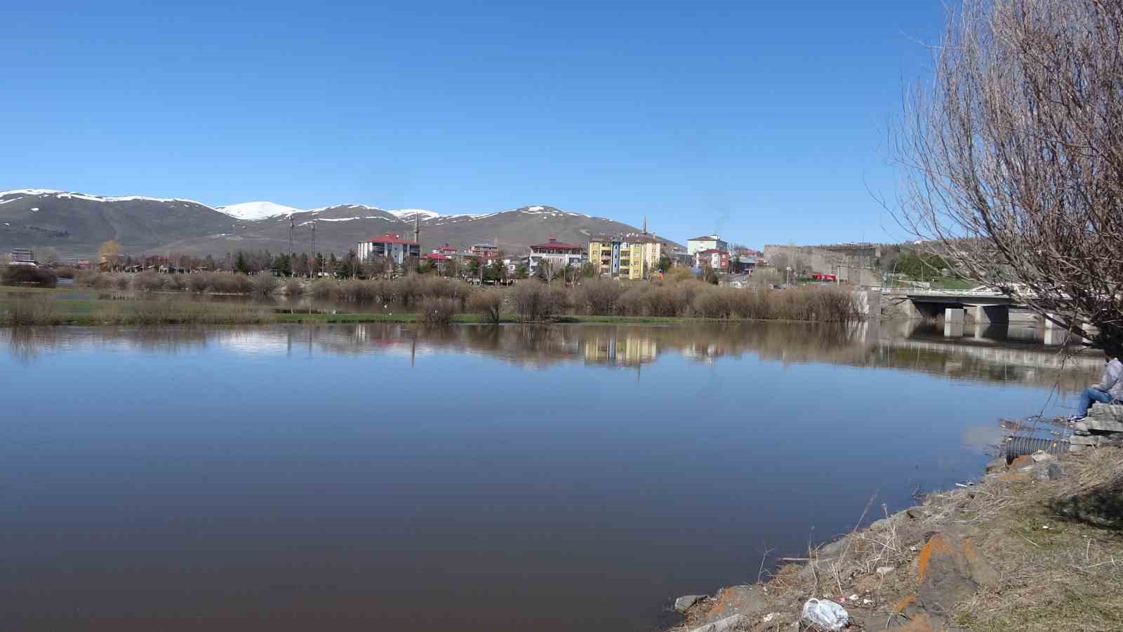 Ardahan&rsquo;da Kura Nehri&rsquo;nin debisi y&uuml;kseldi
