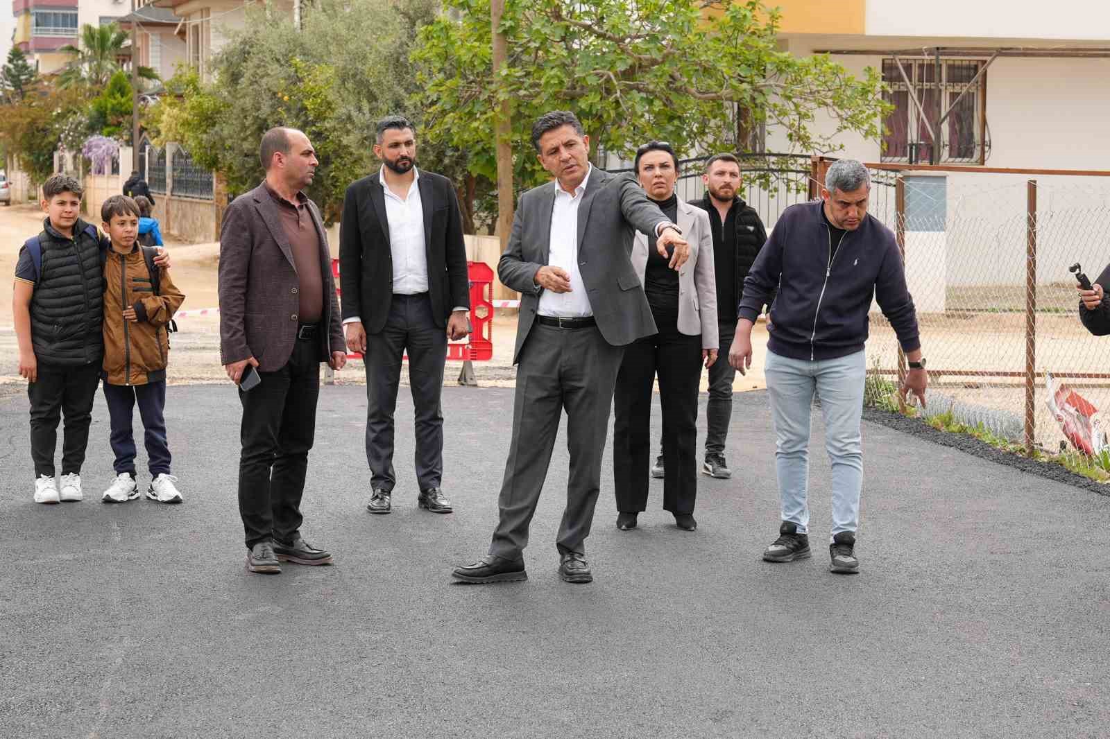 Kozan&rsquo;da alt yapısı tamamlanan sokaklar asfaltlanıyor
