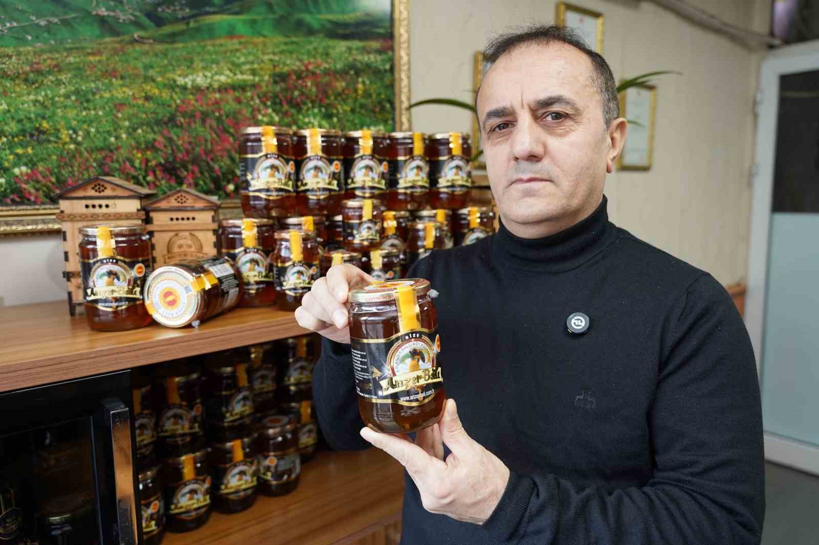 Anzer balı ge&ccedil; satışa &ccedil;ıkınca piyasa sahtesiyle doldu
