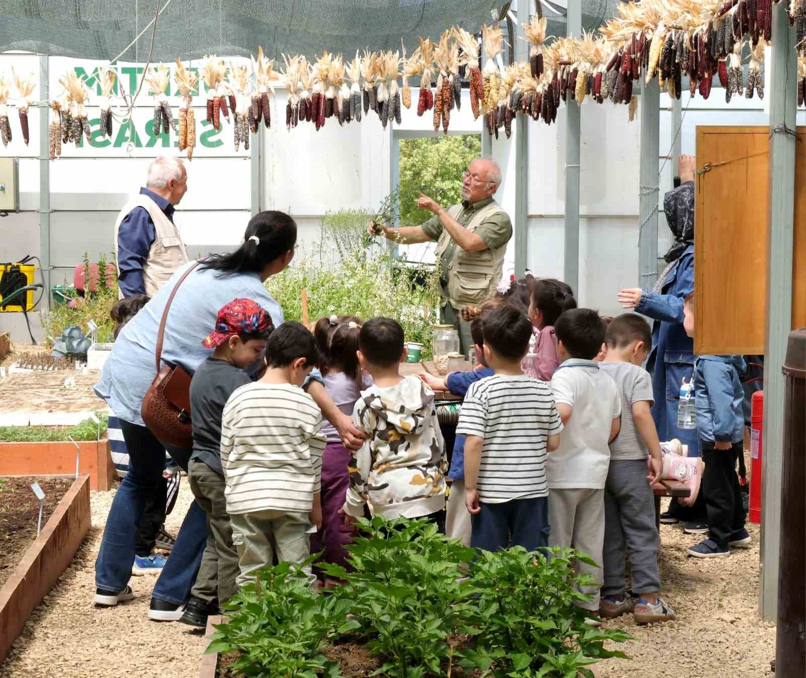 &Ccedil;ocuklar toprak sevgisini Osmangazi&rsquo;de &ouml;ğrendi
