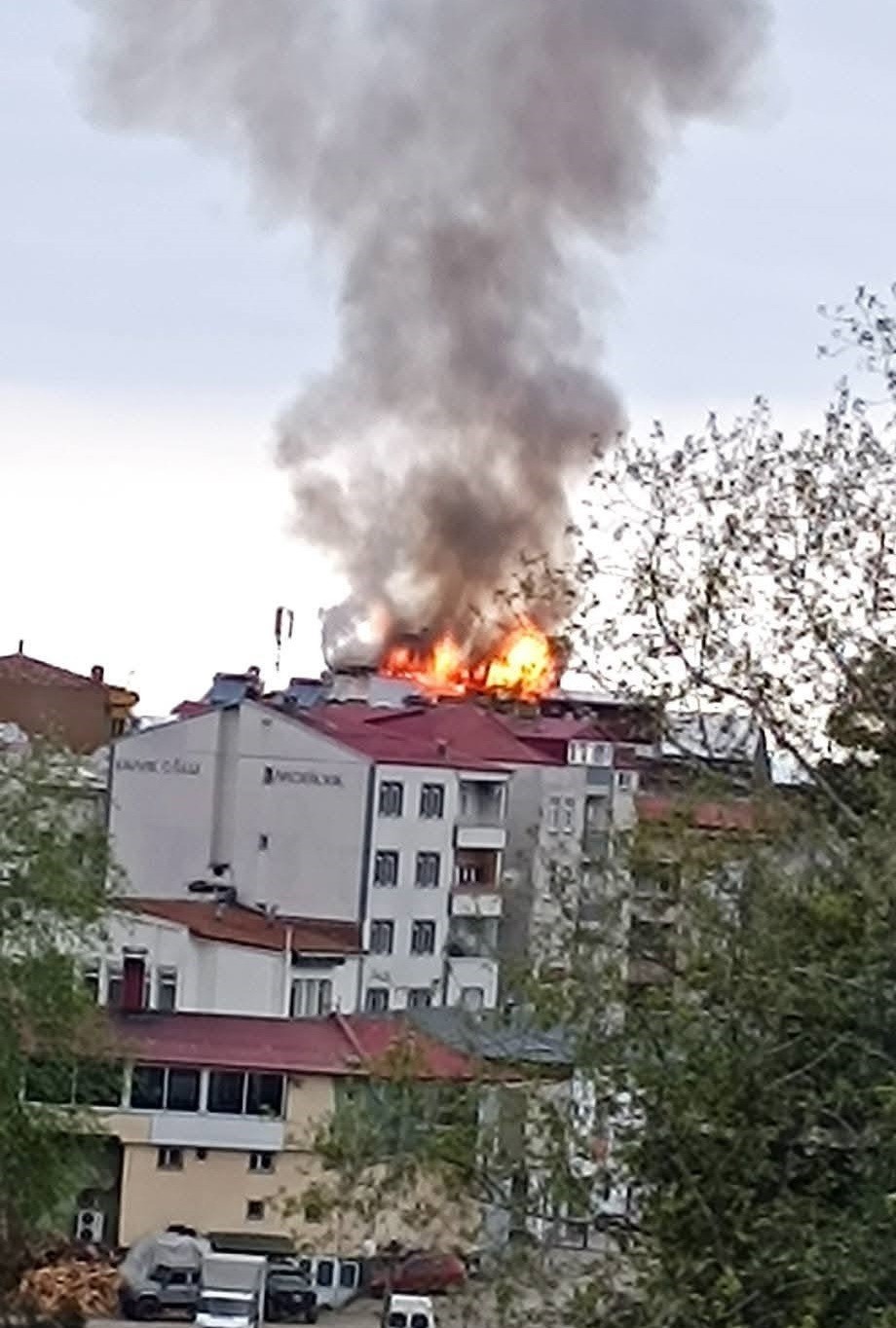 Vakfıkebir’de çatı yangını korkuttu