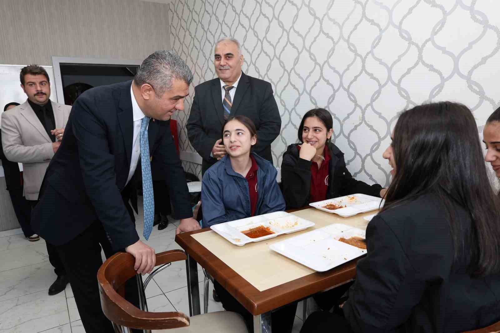 Geleceğin şeflerinden b&uuml;y&uuml;k başarı
