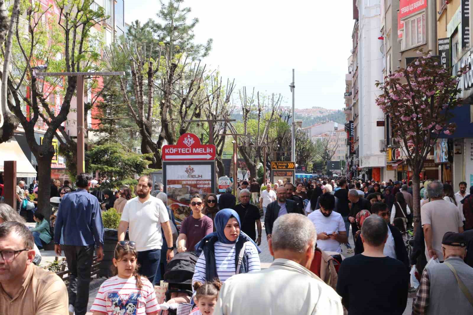Hamamyolu’nda bahar yoğunluğu: İğne atsan yere düşmüyor