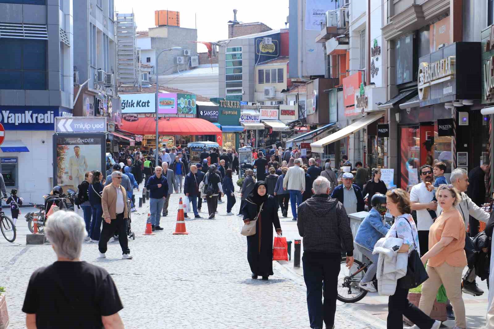 Hamamyolu&rsquo;nda bahar yoğunluğu: İğne atsan yere d&uuml;şm&uuml;yor
