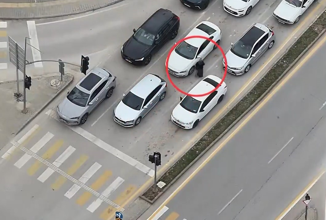 Gaziantep&rsquo;te yollarda dilencilik ve satıcılık yapan şahıslara operasyon: 14 g&ouml;zaltı
