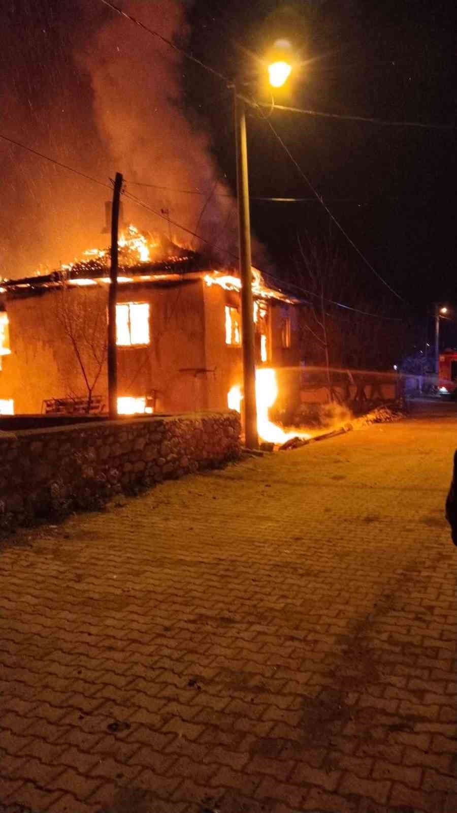 Burdur&rsquo;da evde yangın paniği
