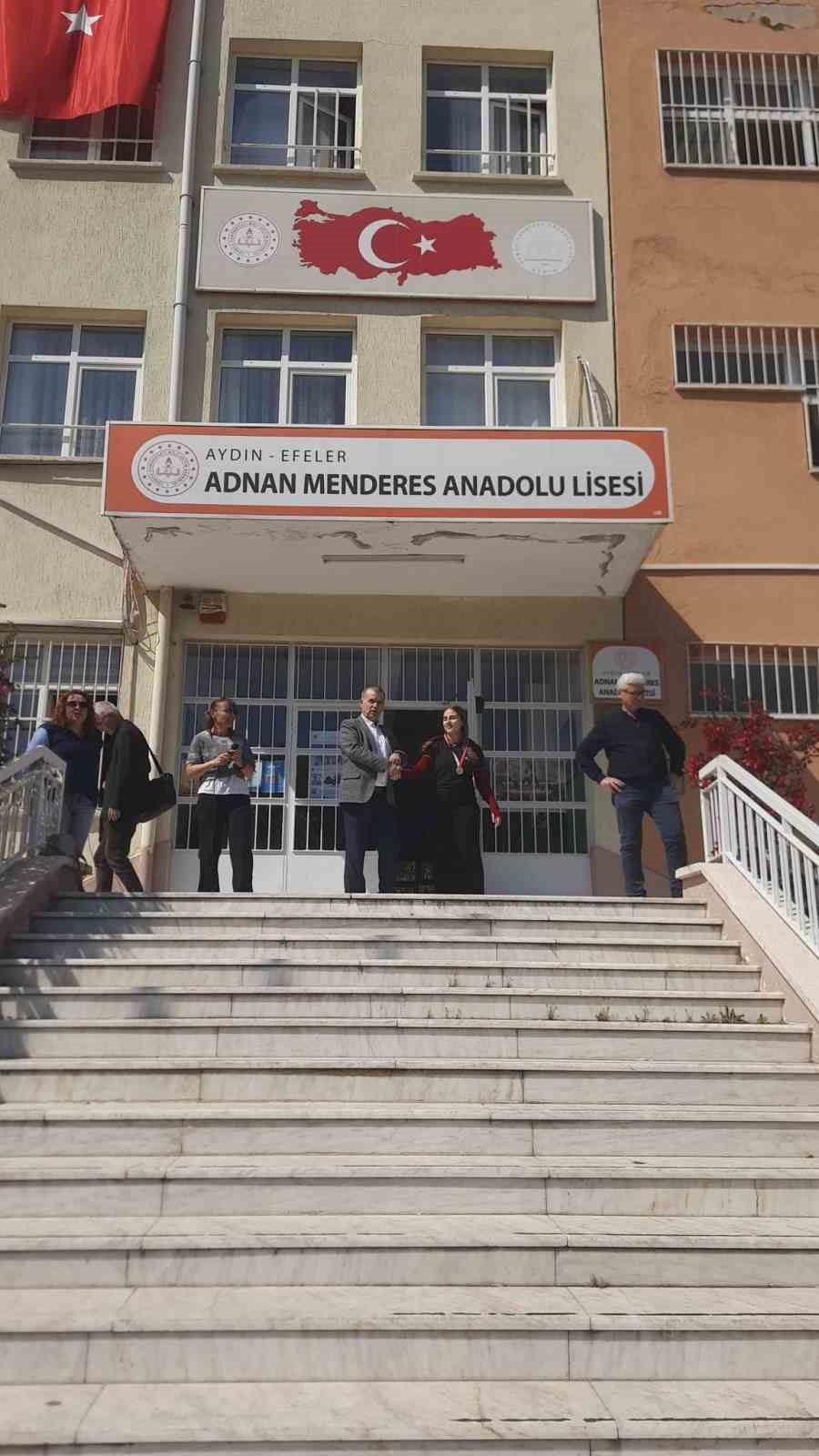 Aydınlı &ouml;ğrenci T&uuml;rkiye birincisi oldu
