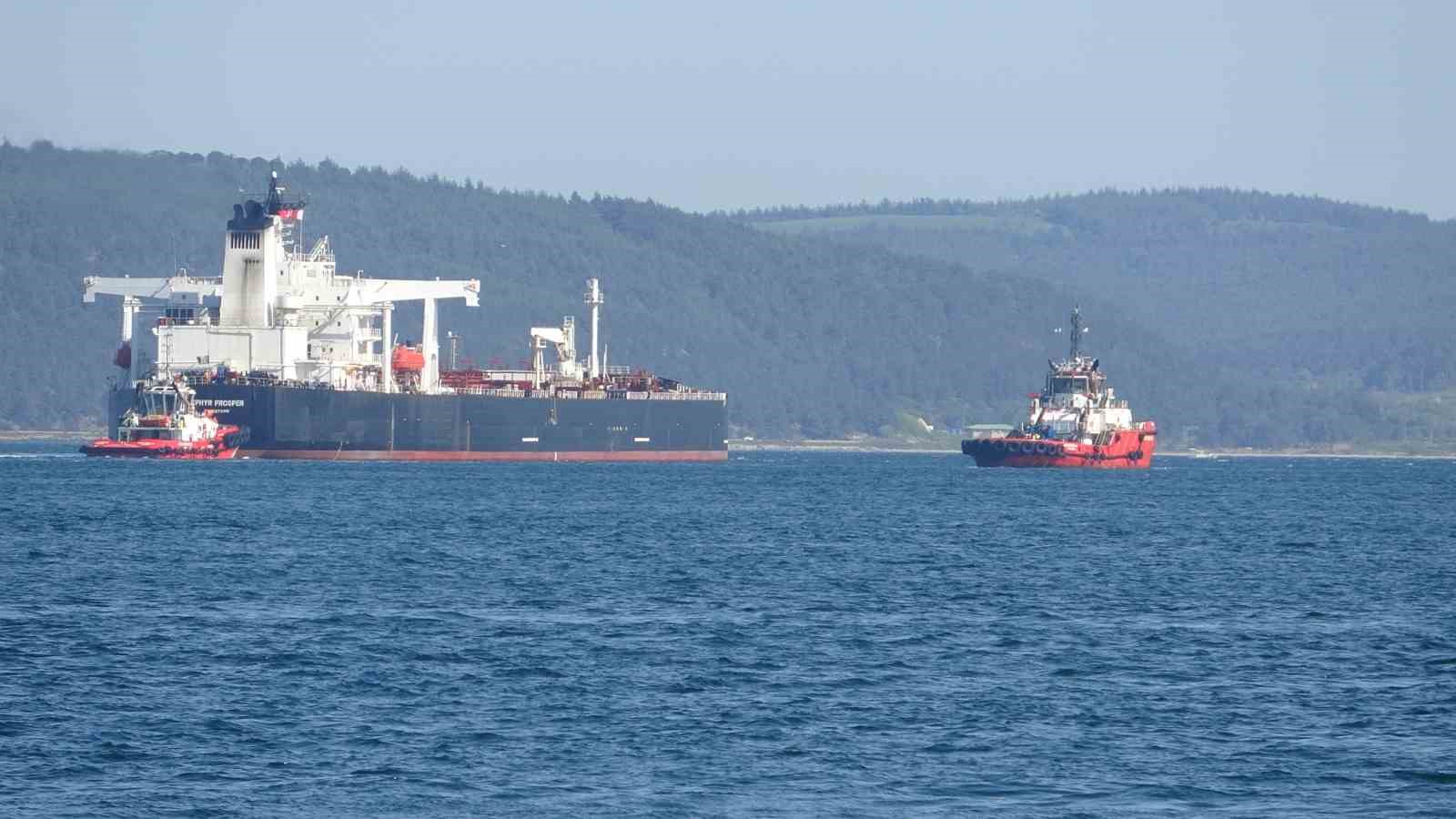 &Ccedil;anakkale Boğazı&rsquo;nda ham petrol tankeri s&uuml;r&uuml;klendi
