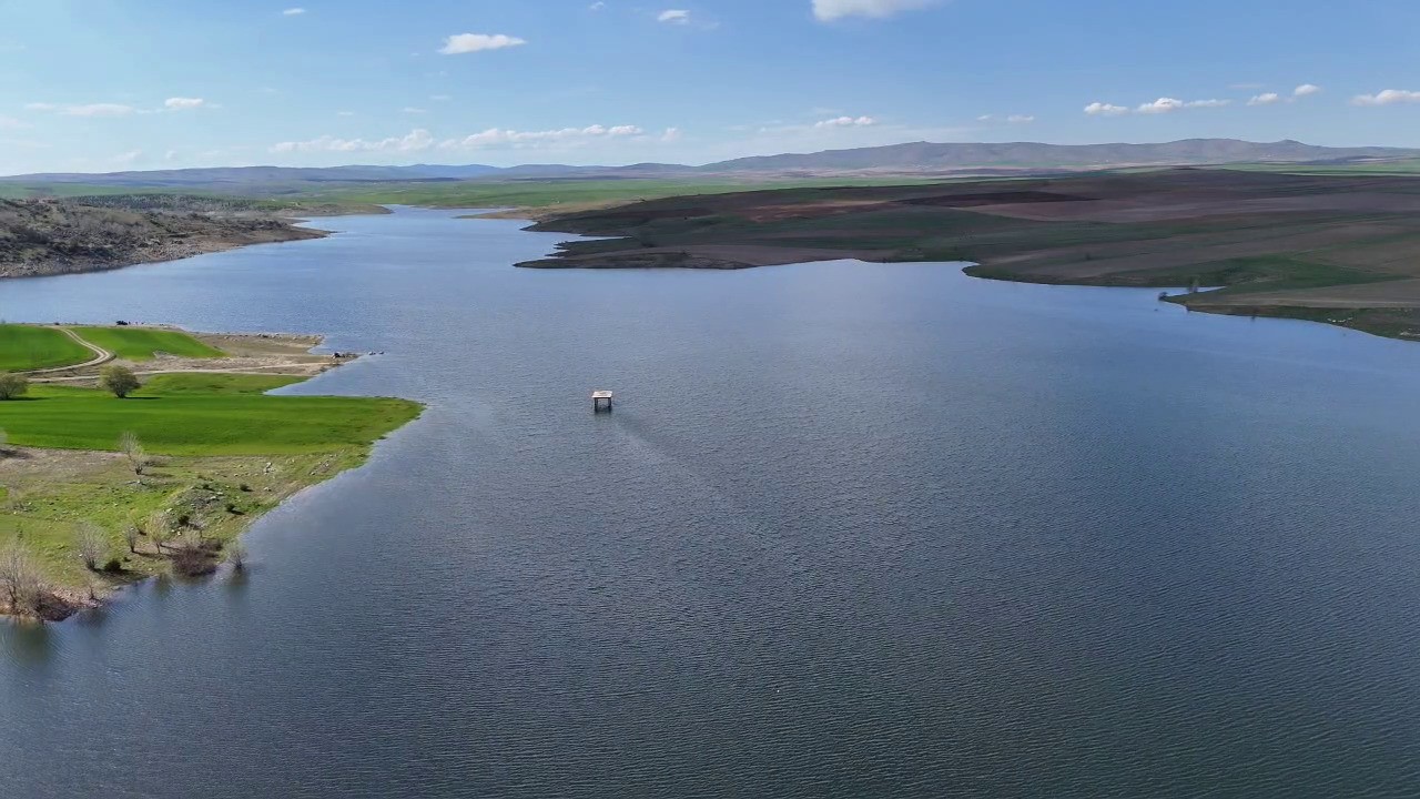 Kuraklıkta ortaya &ccedil;ıkmıştı, yağışlarla yeniden kayboldu
