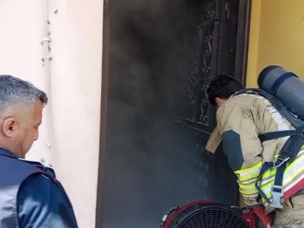 İskenderun&rsquo;da elektrik panosundan alevler y&uuml;kseldi
