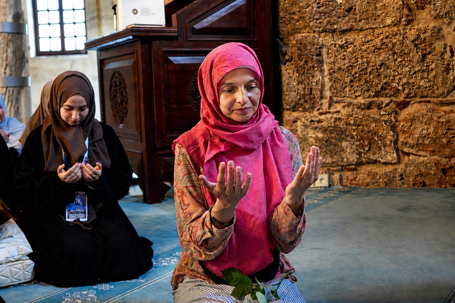 Ukraynalı yoga eğitmeni Lena, M&uuml;sl&uuml;man olup Meryem ismini aldı
