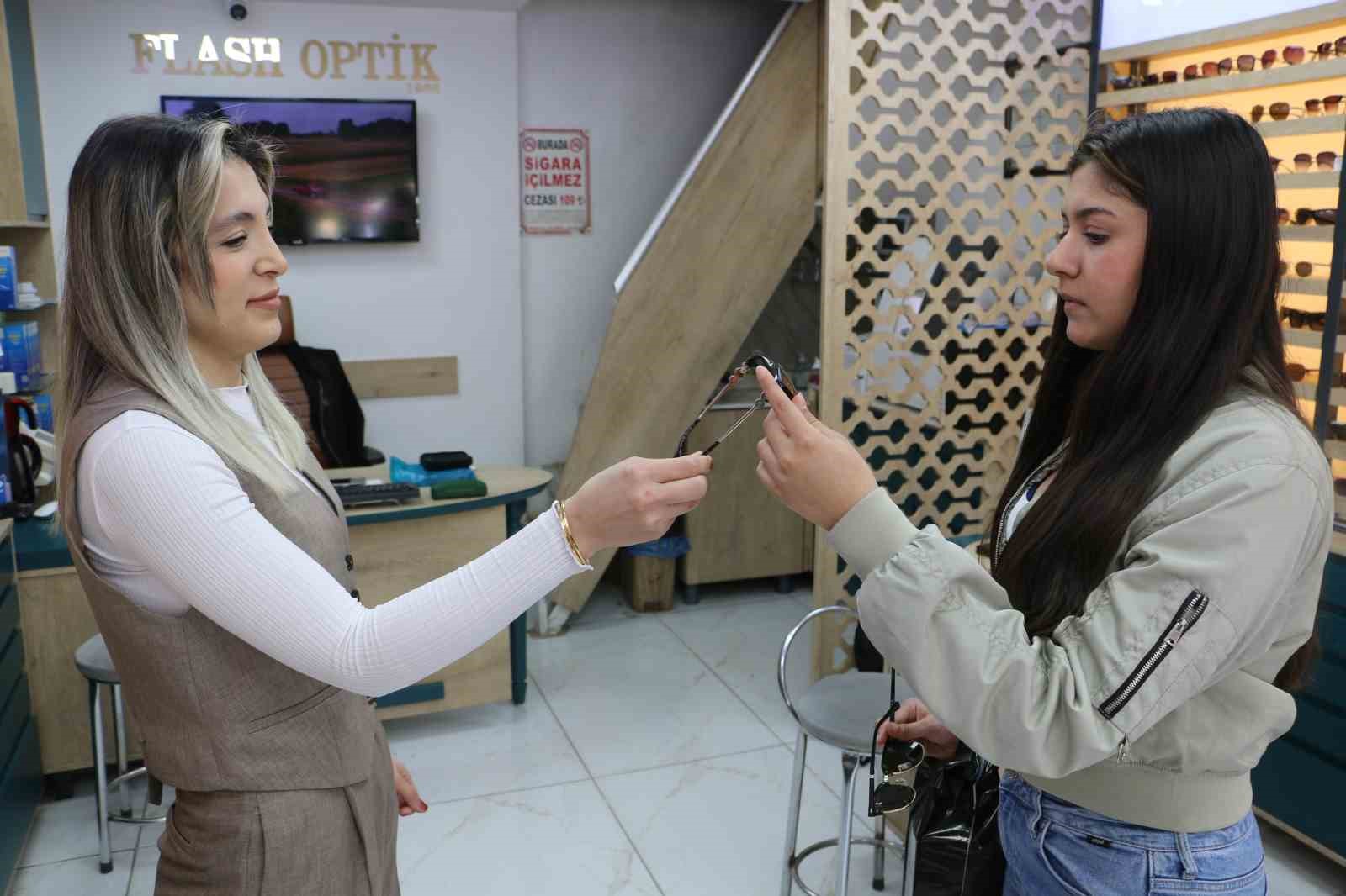 Uzmanlardan uyarı: G&uuml;neş g&ouml;zl&uuml;ğ&uuml; 4 mevsim de kullanılmalı
