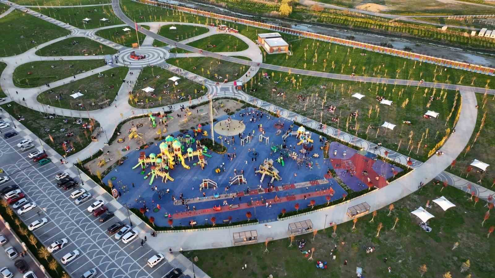 Yeşil ve huzurun buluşma noktası: Sincan Park

