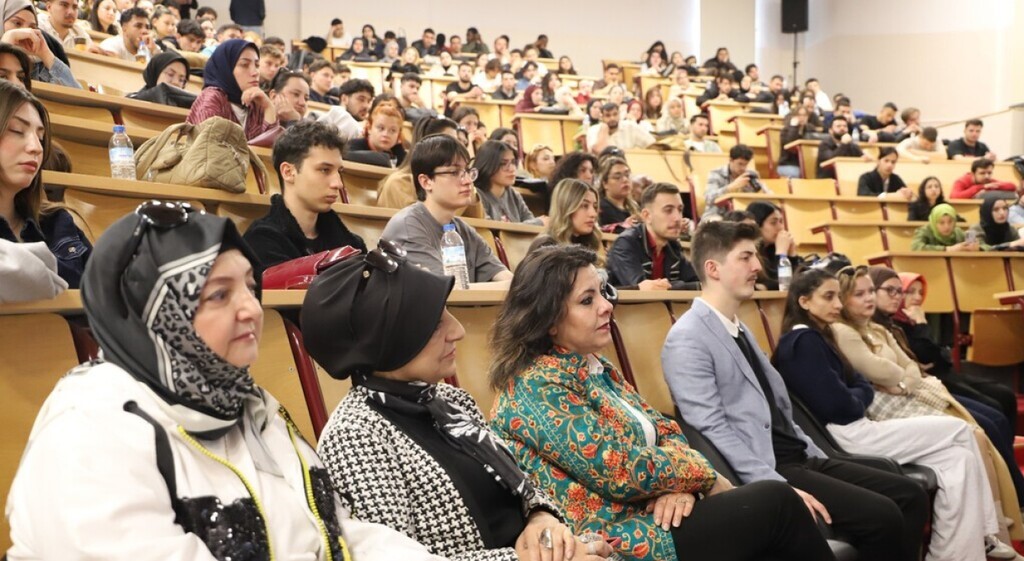 K&uuml;tahya&rsquo;da "Neyin Peşindesin" konulu s&ouml;yleşi
