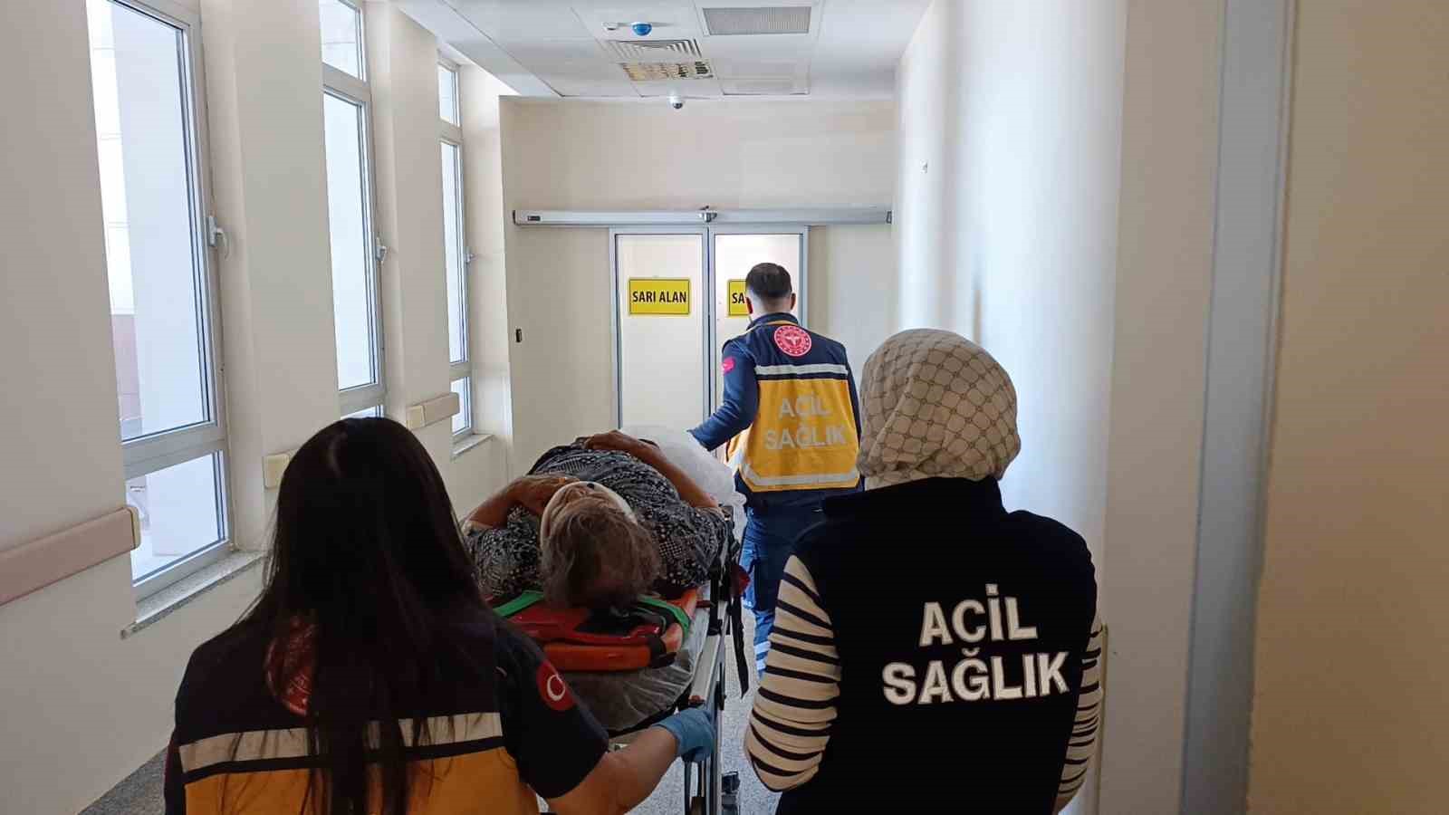 &Ouml;nce yolcu d&uuml;şt&uuml;, sonra motosiklet devrildi: 2 yaralı
