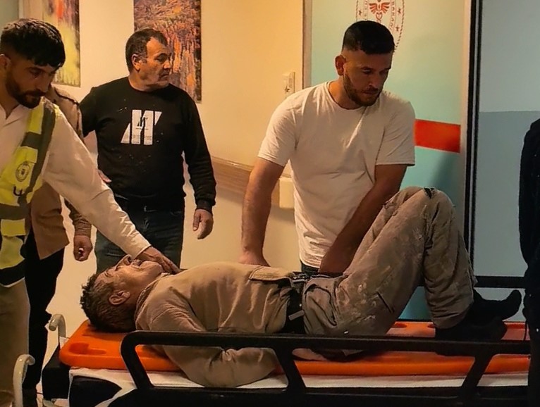 Duvardan d&uuml;şen iş&ccedil;i yaralandı
