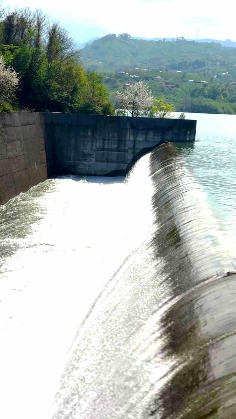 Yağmurlar Samsun&rsquo;a i&ccedil;me suyu sağlayan barajları doldurup taşırdı

