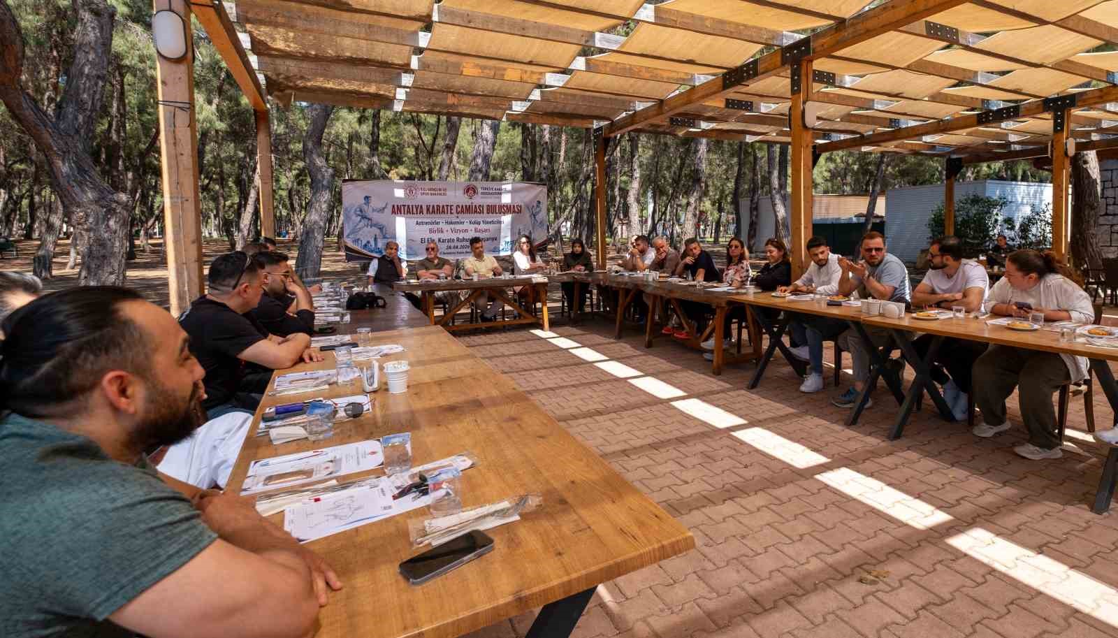 Antalya&rsquo;da karate sporu kurumsal yapıya kavuşacak
