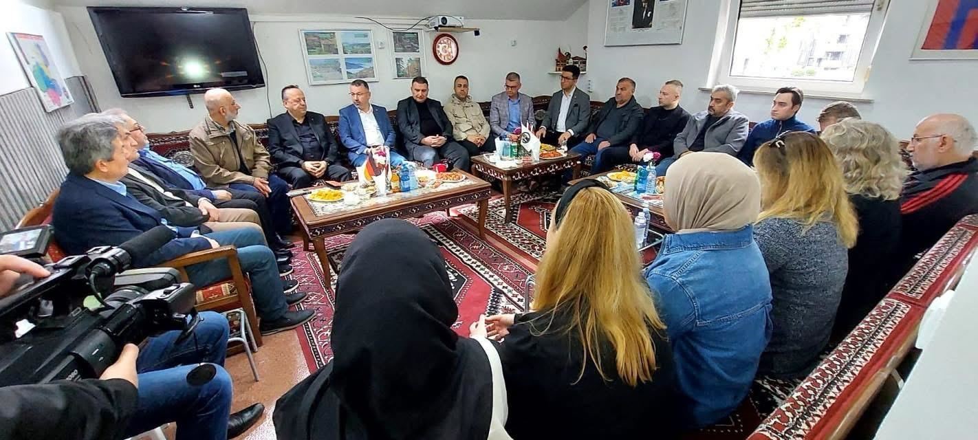 Rekt&ouml;r Kırışık Almanya&rsquo;da Karab&uuml;kl&uuml;lerle bir araya geldi
