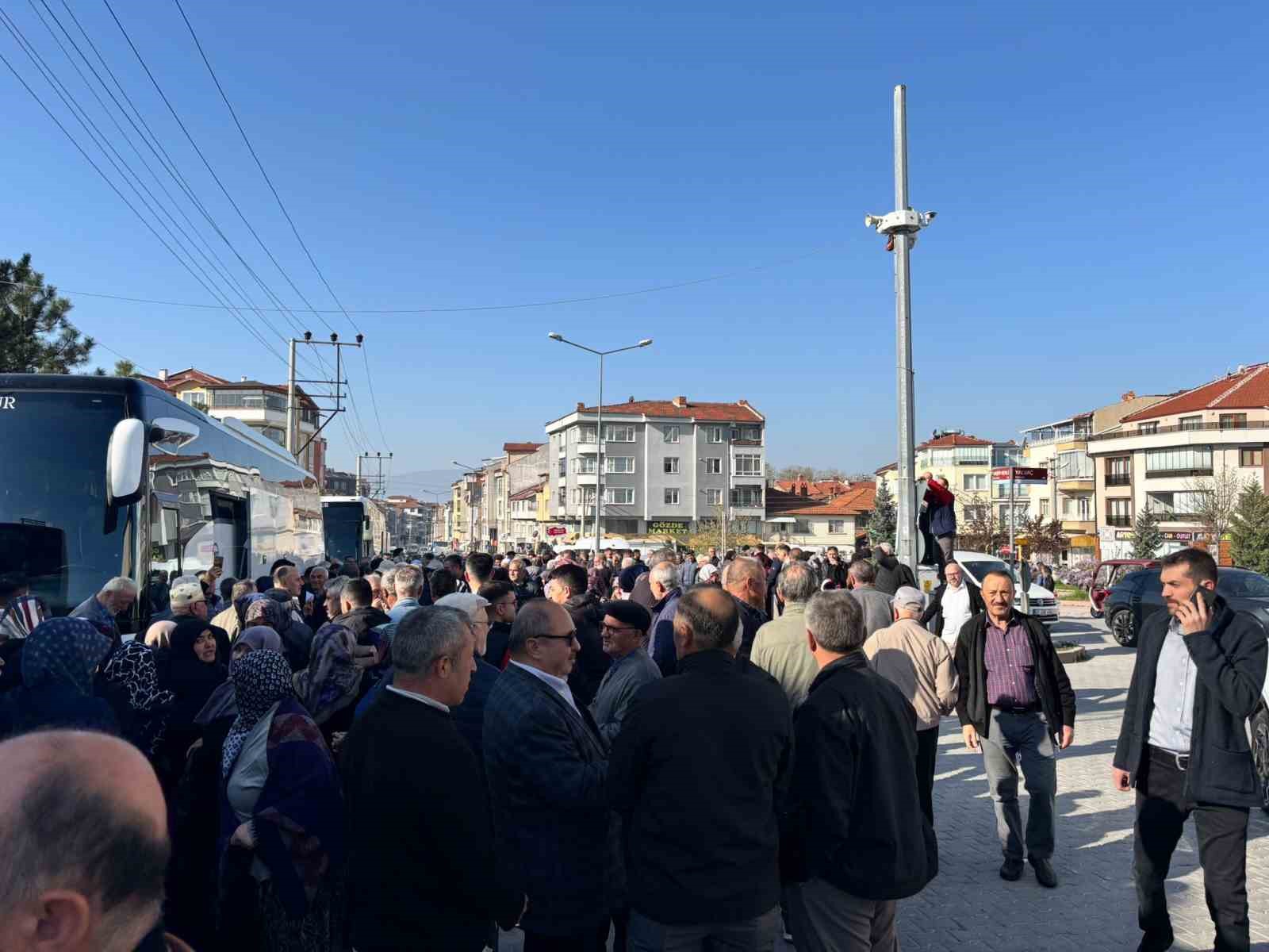 Tavşanlı&rsquo;da Hacı adayları dualarla uğurlandı
