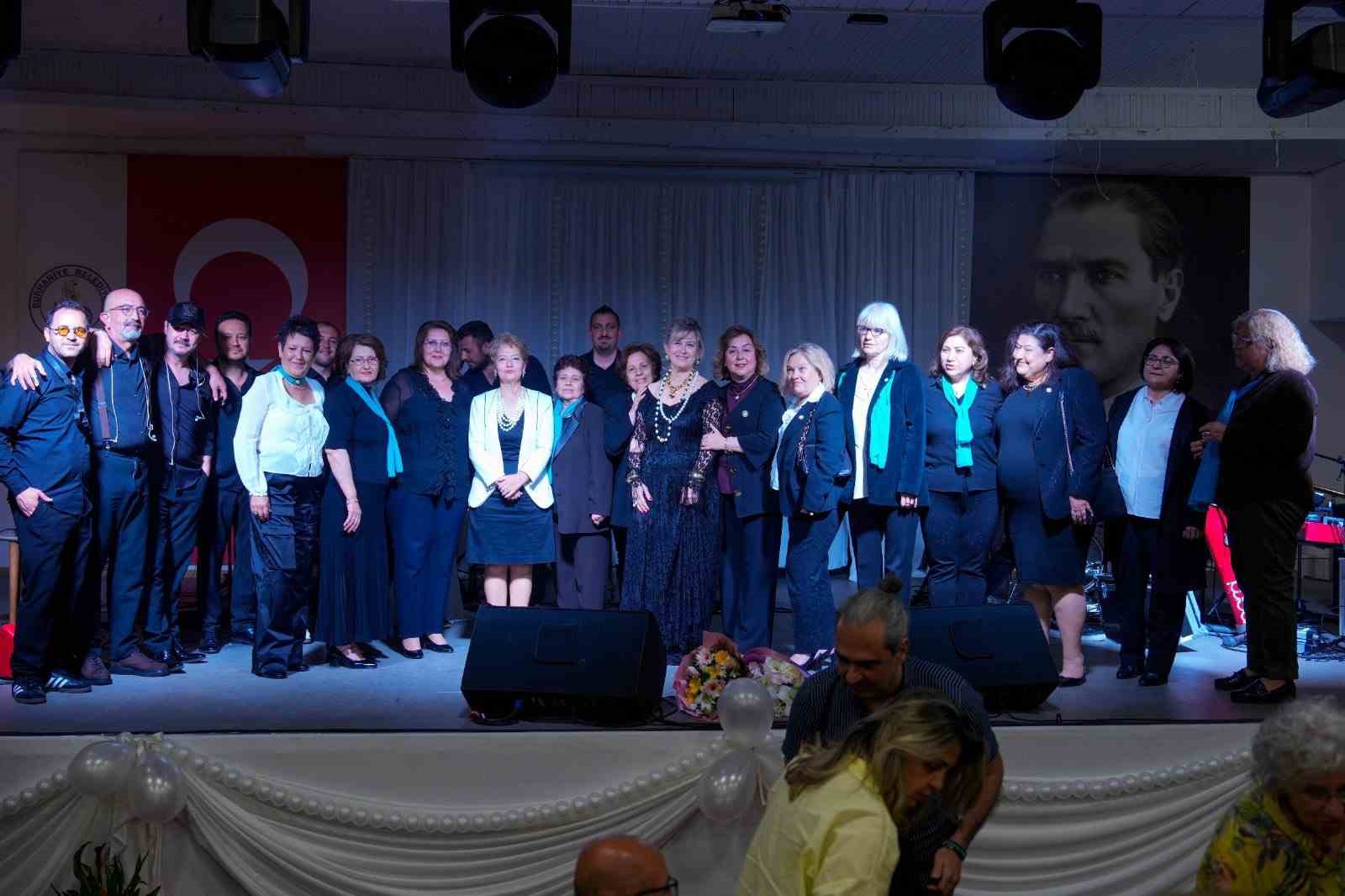 Burhaniye&rsquo;de Eğitime Destek Konseri ilgi g&ouml;rd&uuml;
