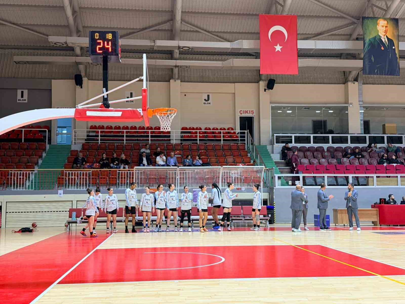 Manisa&rsquo;nın potadaki tek kadın takımı yarı finalde
