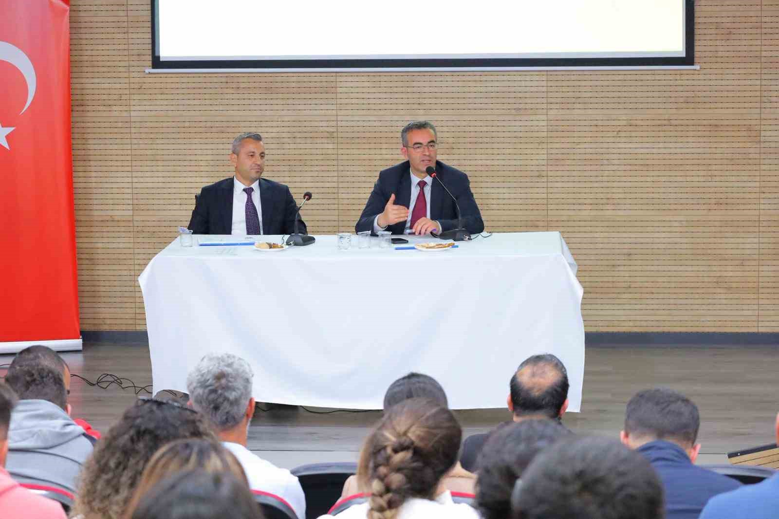 Şırnak&rsquo;ta sporun mimarları bir araya geldi
