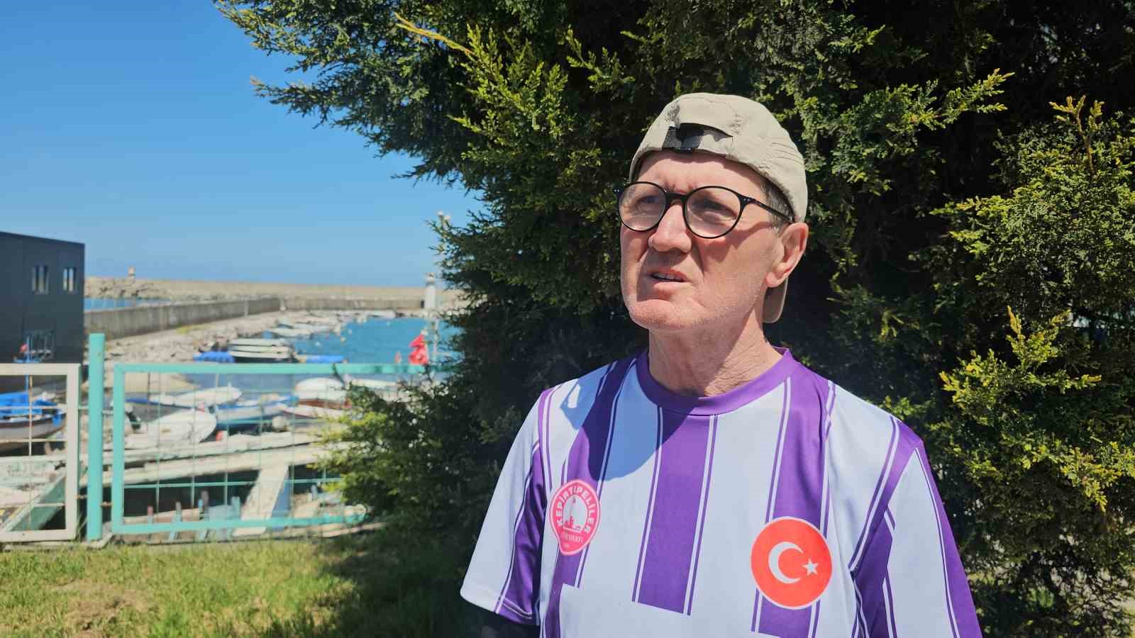 65 yaşındaki diş hekimi Fedai K&uuml;rt&uuml;l, İstanbul&rsquo;dan Samsun&rsquo;a koşuyor
