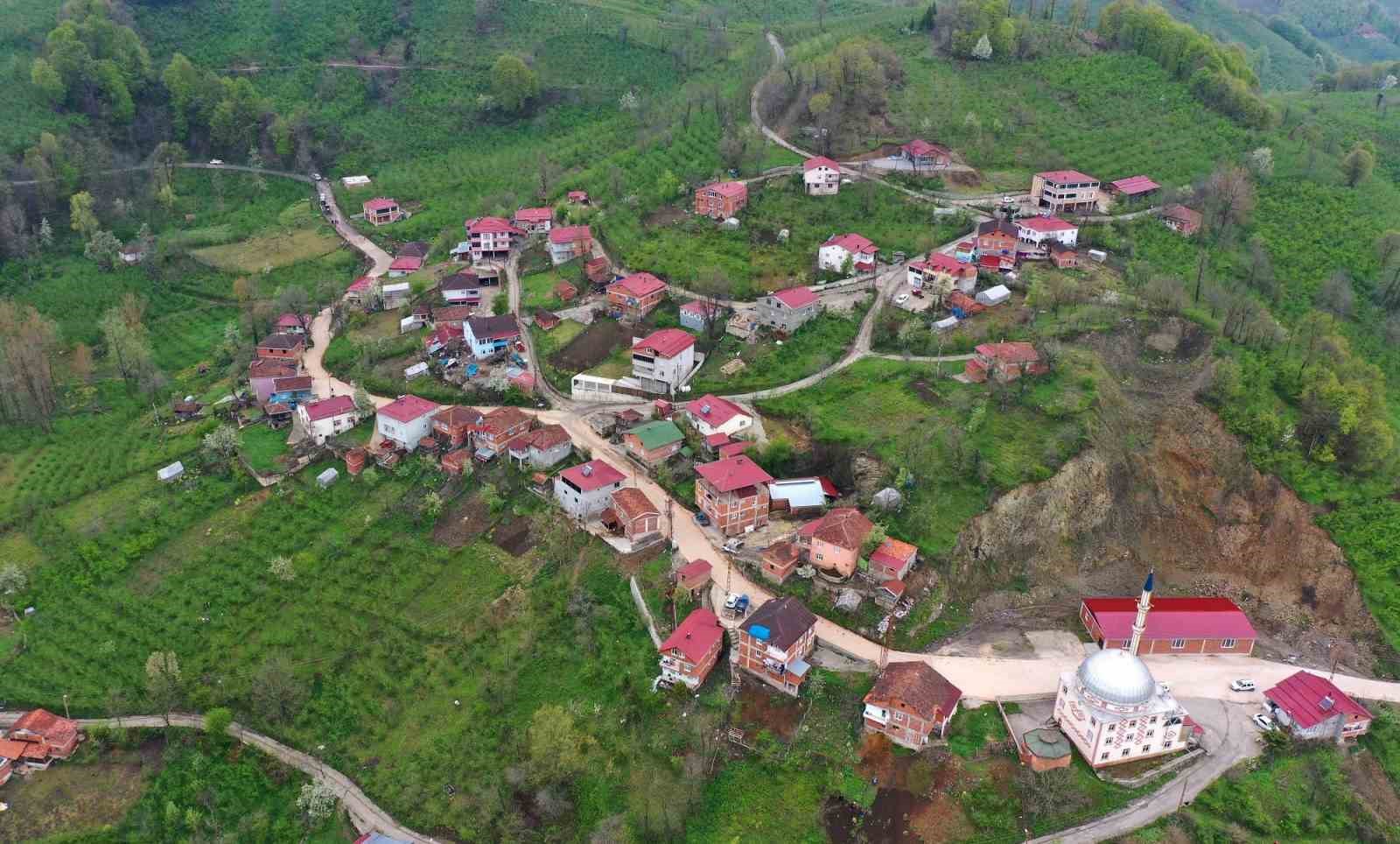 Ordu&rsquo;nun kırsalında beton yol &ccedil;alışmaları devam ediyor
