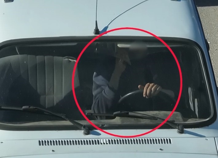 Dronu g&ouml;r&uuml;nce emniyet kemerini taktılar
