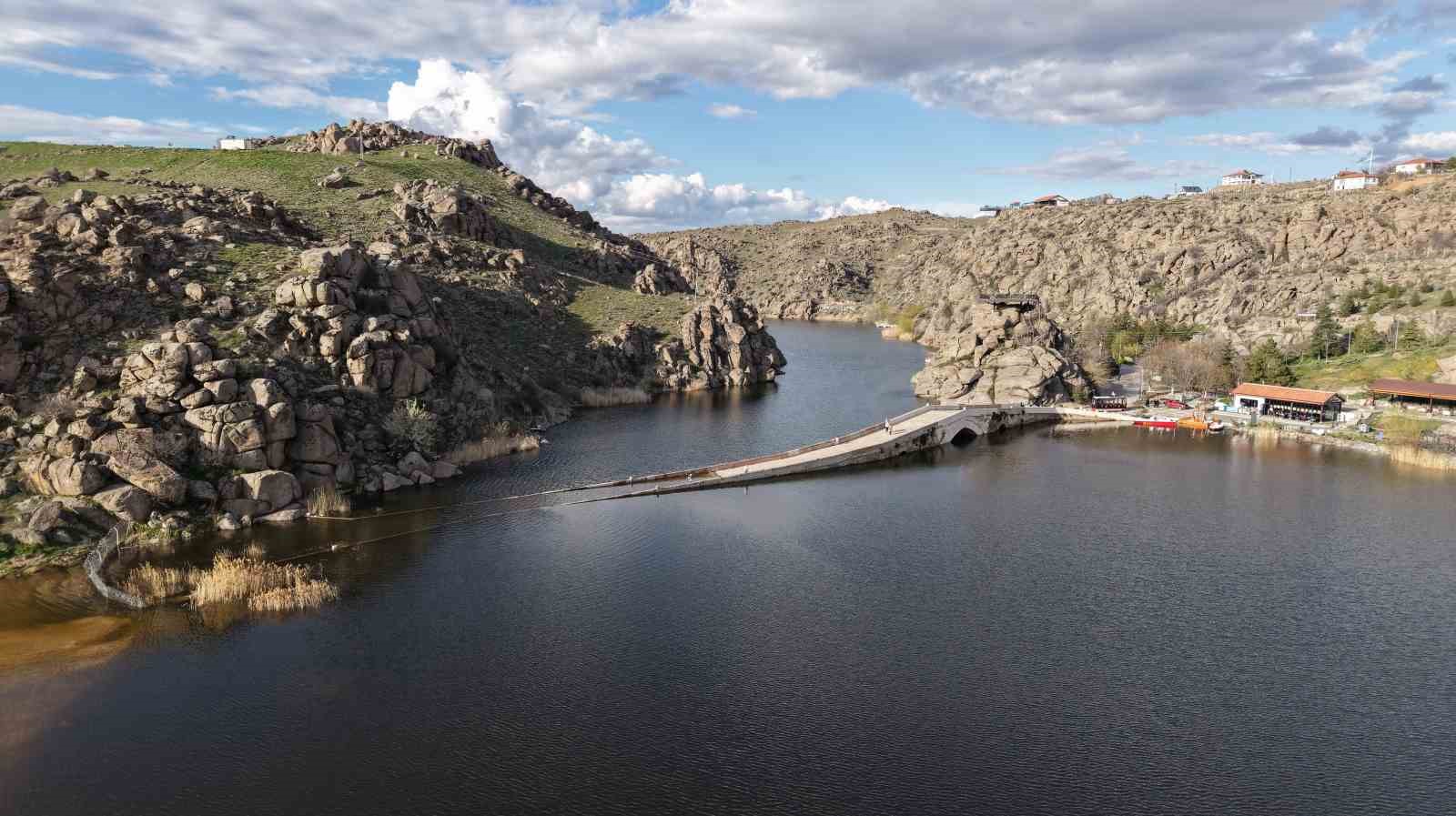 5 ay &ouml;nce &ccedil;ekilmişti, son hali havadan g&ouml;r&uuml;nt&uuml;lendi: Barajda su seviyesi yeniden y&uuml;kseldi
