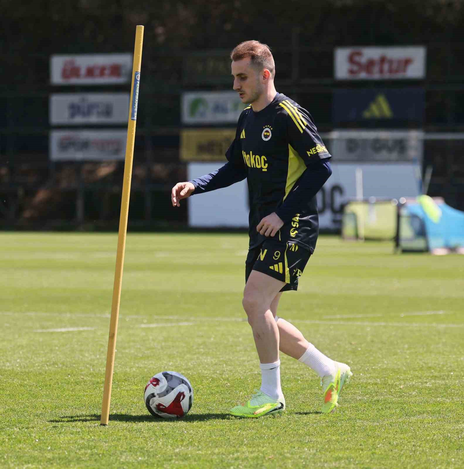 Fenerbah&ccedil;e, Başakşehir ma&ccedil;ı hazırlıklarını s&uuml;rd&uuml;rd&uuml;
