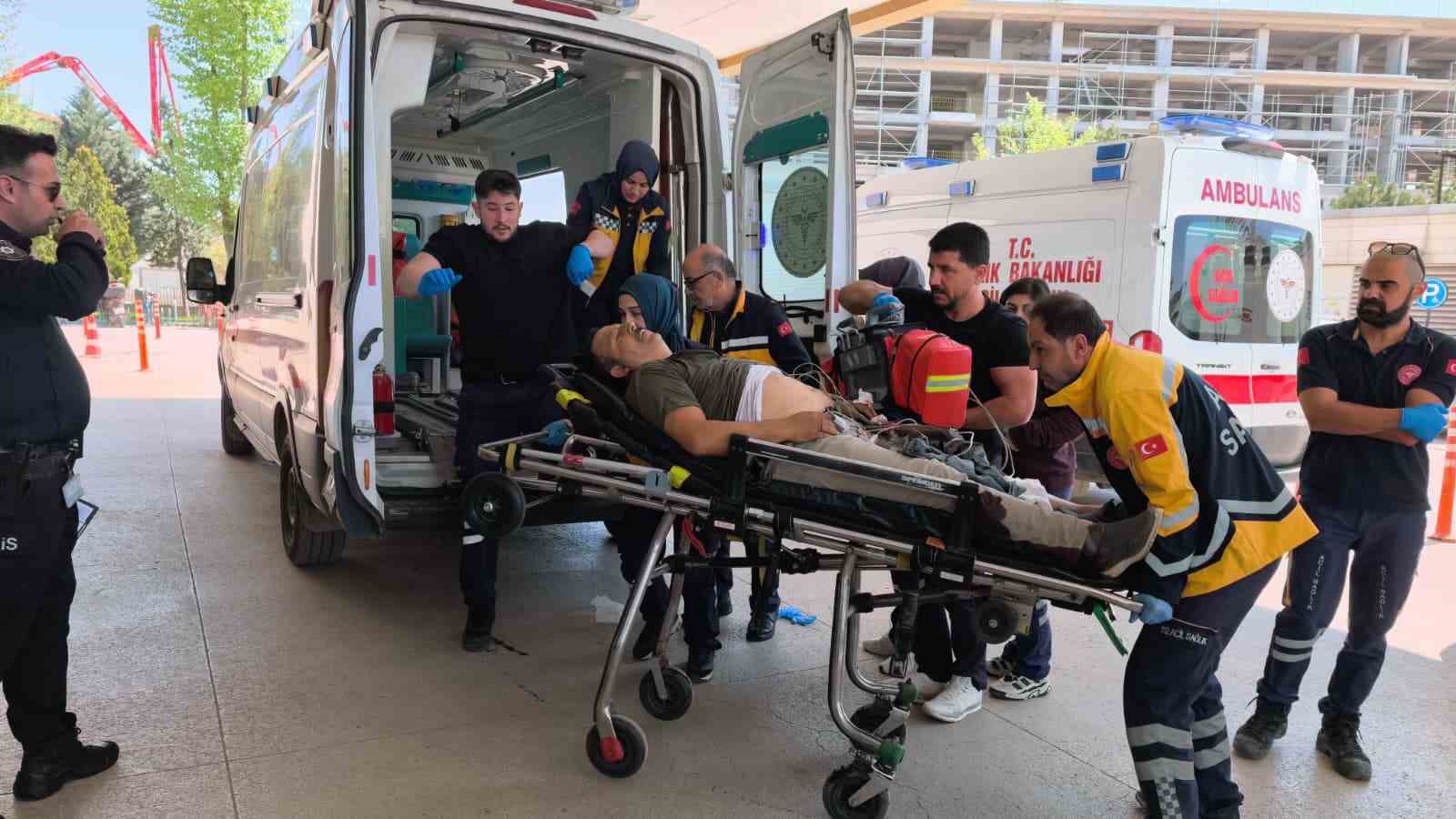 Otomobilini tamire g&ouml;t&uuml;rd&uuml;ğ&uuml; tamircide vuruldu
