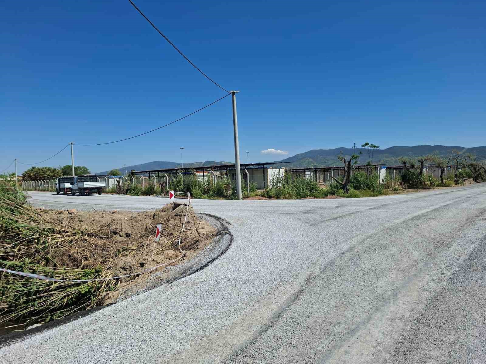 Efeler Belediyesi asfaltlama &ccedil;alışmalarını s&uuml;rd&uuml;r&uuml;yor
