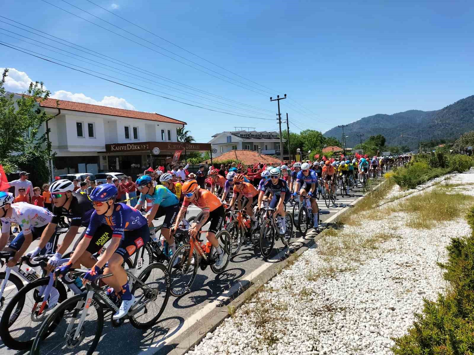 Bisikletçilere Köyceğiz’de alkışlı destek