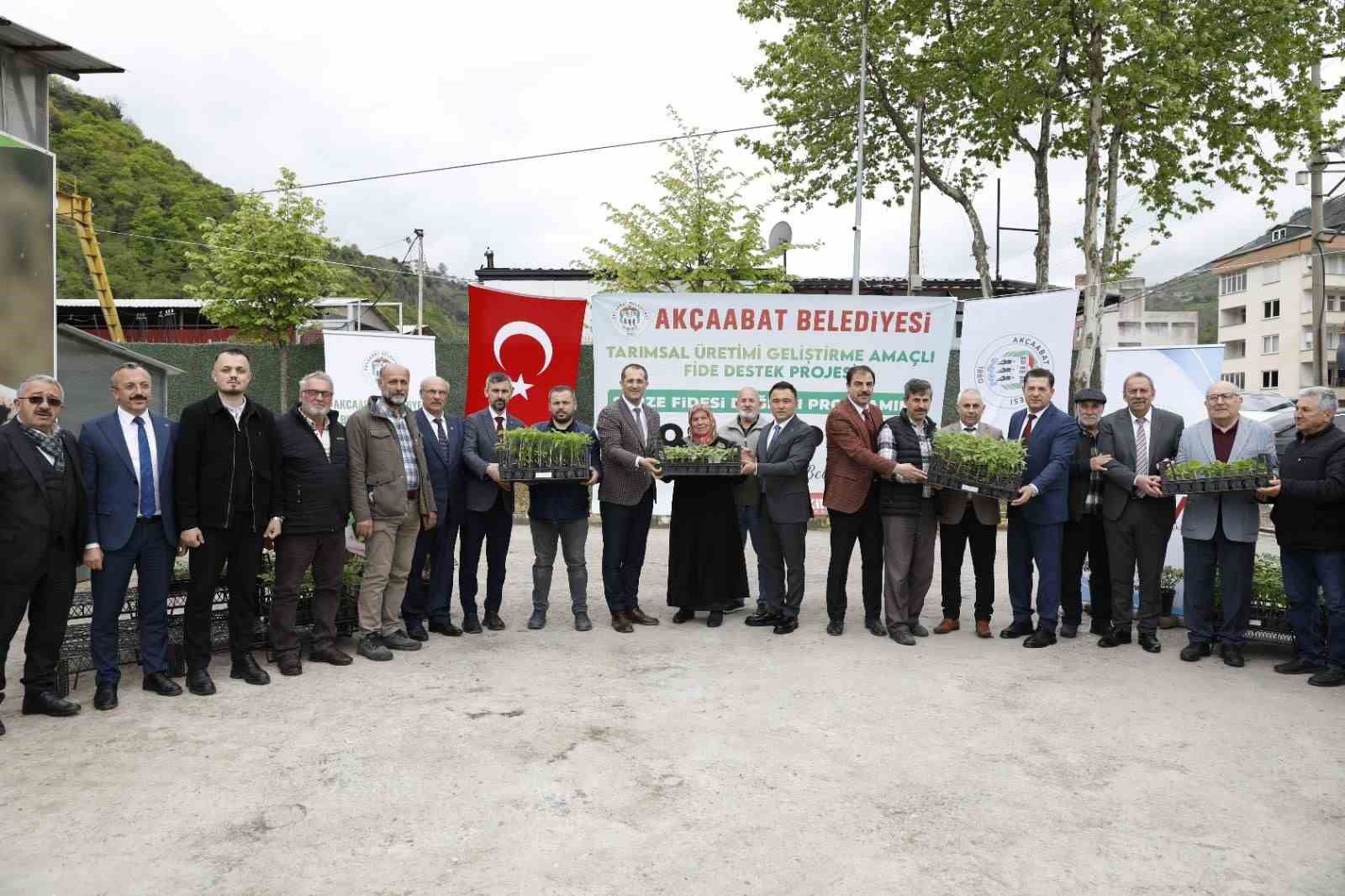 Ak&ccedil;aabat&rsquo;ta &uuml;reticilere 25 bin sebze fidesi dağıtıldı
